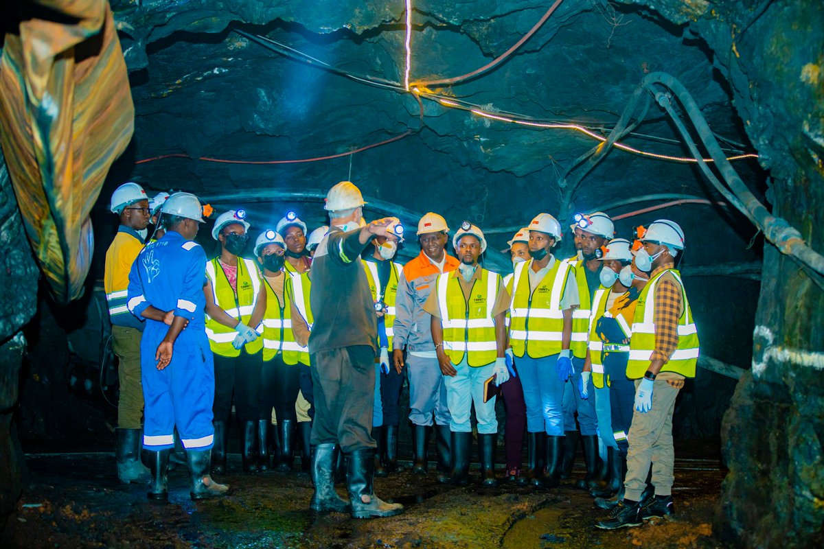 rwanda_mining's tweet photo. @LuNa_Smelter @Trinity_Metals At Nyakabingo, participants explored modern mining practices and the role of efficiency, innovation, and workforce safety in increasing productivity across Rwanda’s mining sector. 

⚙️👷 #ProductiveMining #RMAInduction https://t.co/KSXyy4mt79