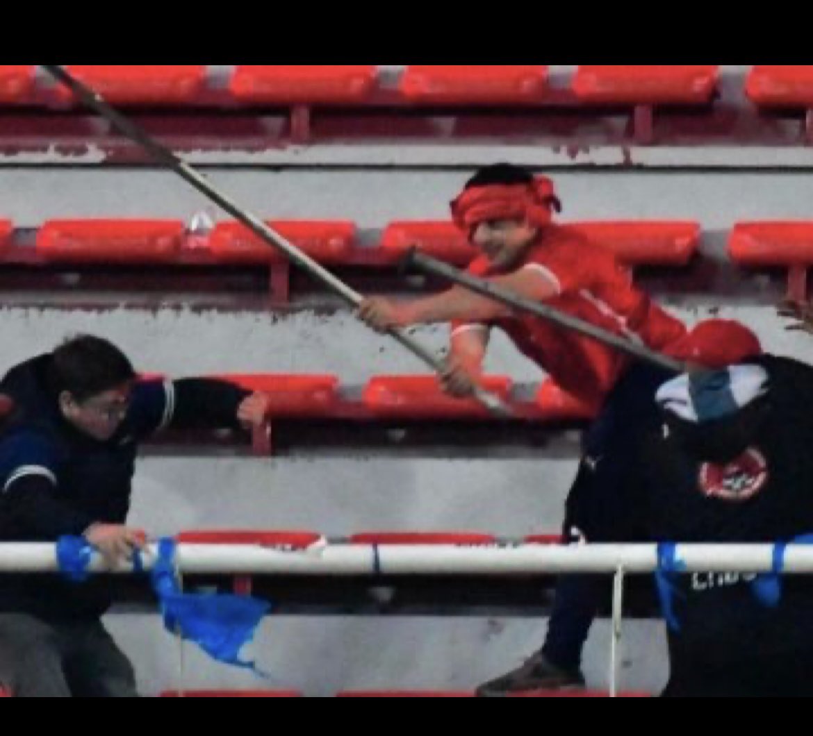 xaviiask's tweet photo. @Lucho_CAI7L @kranouu @Independiente Y que es esto ? Te aplaudo por intentó de homicidio? https://t.co/Oe6iP9HGOB