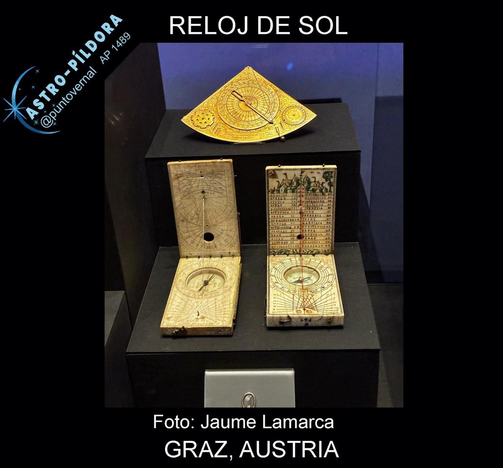 Relojes portátiles expuestos en el Castillo de Eggemberg. El de arriba tiene plomada para ponerlo vertical y, como lema, la conocida sentencia anónima "Tempora mutantur et nos mutamur in illis". Los de abajo son del tipo plegable