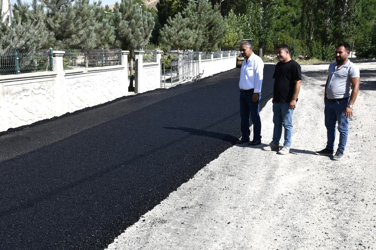 NamiCiftci's tweet photo. BAŞKAN ÇİFTÇİ: ”ULAŞIM AĞIMIZI HER GEÇEN GÜN GÜÇLENDİRİYORUZ”

Ulaşımda konforu sağlamak adına çalışma yürüten Gürün Belediyesi’nin asfaltlama çalışmaları Suçatı Çörten ve Gökpınar Mahallelerinde devam ediyor. 
https://t.co/3erdCxx2Cz https://t.co/YUg3qDG18w