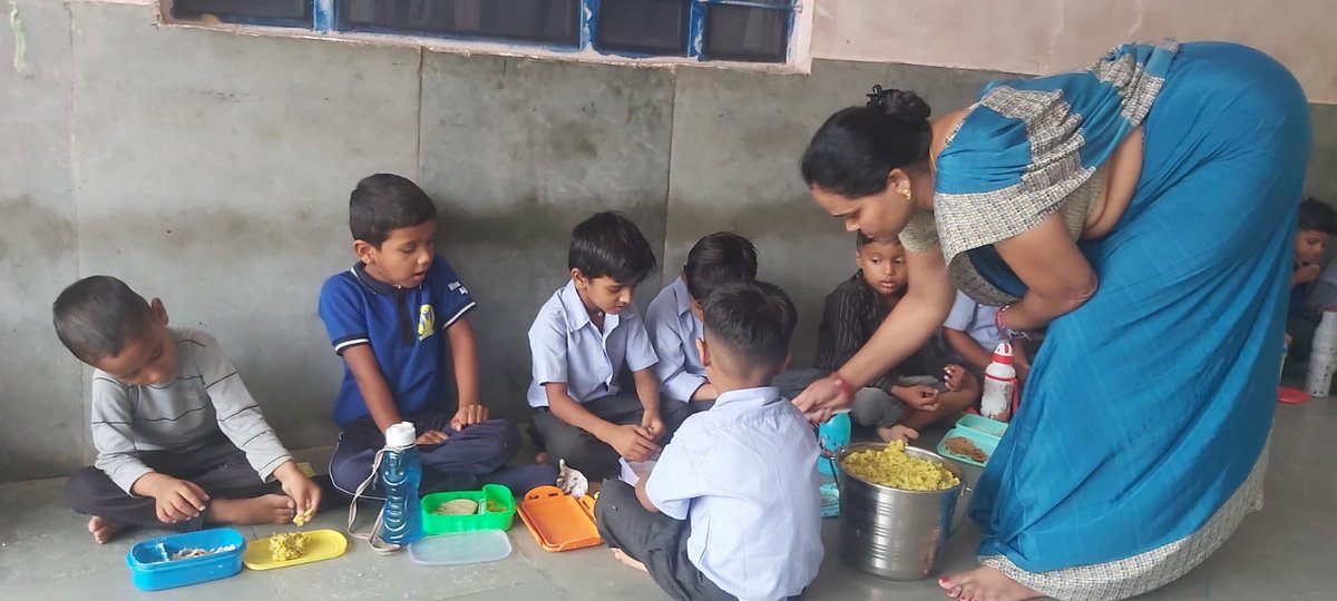 rmkmngo's tweet image. Thank You, Feeding India! 📷
Feeding India by Zomato is providing daily meals to 240 students  at Minu School, Ajmer(A Unit of RMKM Chachiyawas)  under #DailyFeedingProgram &amp;amp; #PoshanToPathshala. 
@FeedingIndia #MinuSchool #ChildNutrition #InclusiveEducation #CWSN #specialneeds