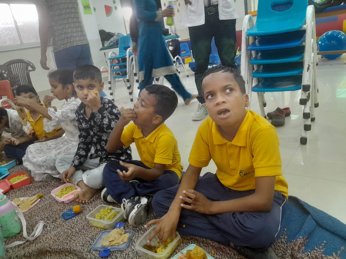 rmkmngo's tweet image. Thank You, Feeding India! 📷
Feeding India by Zomato is providing daily meals to 240 students  at Minu School, Ajmer(A Unit of RMKM Chachiyawas)  under #DailyFeedingProgram &amp;amp; #PoshanToPathshala. 
@FeedingIndia #MinuSchool #ChildNutrition #InclusiveEducation #CWSN #specialneeds