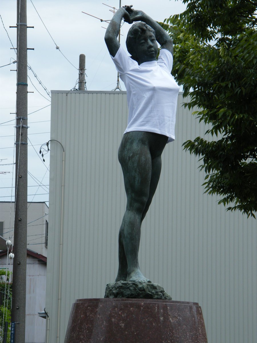 水の月(カミーノ日記) (@g2yxvqc8dekhy6x) on Twitter photo <a href="/konoy541/">河野有理</a> ヨーロッパの裸体像は美し過ぎてリアリティがないけれど、日本の裸体像は変にリアルだから猥褻に見えるのではないでしょうか?
北川純というTシャツ屋さんの「裸体像にTシャツを着せるプロジェクト」  Tシャツを着せると裸体像が却ってエロくなって面白いです。 <a href="/konoy541/">河野有理</a> ヨーロッパの裸体像は美し過ぎてリアリティがないけれど、日本の裸体像は変にリアルだから猥褻に見えるのではないでしょうか?
北川純というTシャツ屋さんの「裸体像にTシャツを着せるプロジェクト」  Tシャツを着せると裸体像が却ってエロくなって面白いです。