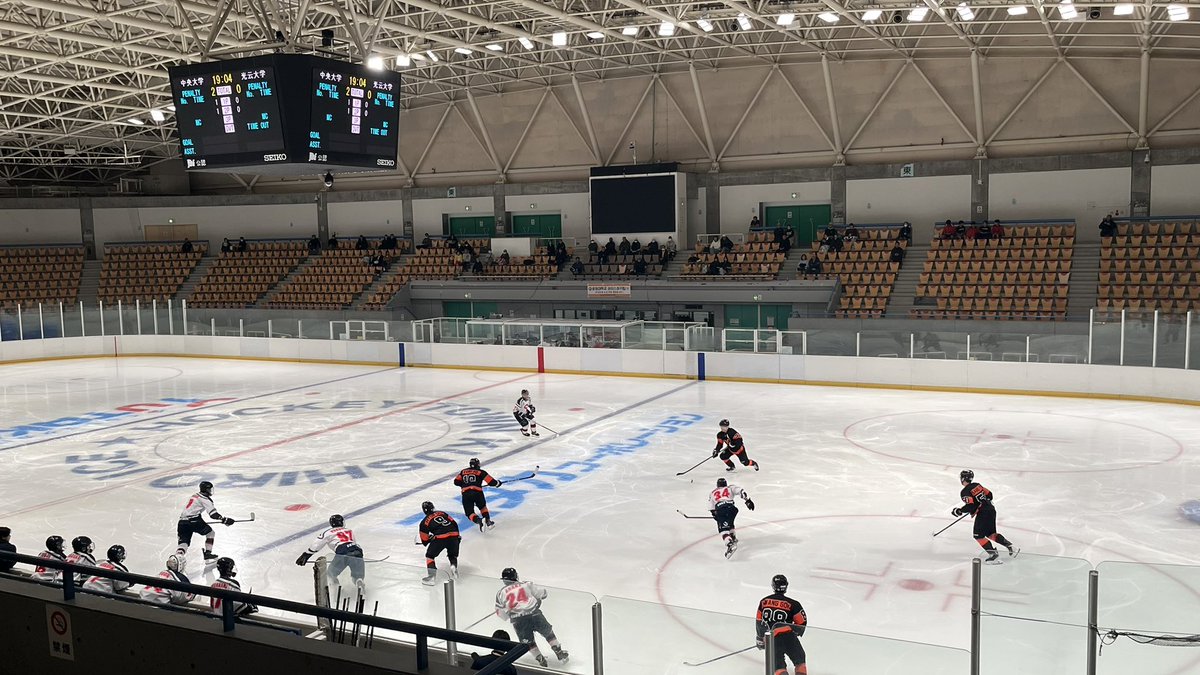 Hisae10969's tweet photo. 今日は仕事終わりで2Pから🏒

#くしろタンチョウカップ
#アイスホッケー交流戦
#中央大学
#光雲大学 https://t.co/3PexTMiAaE