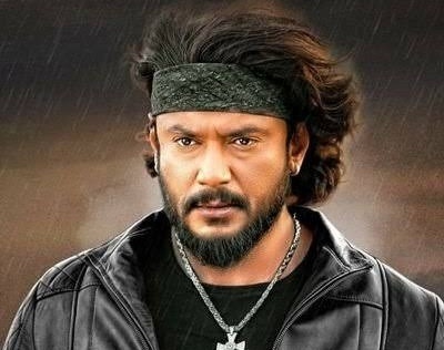 TOlMovies's tweet photo. Who Has Highest Fan Base ?

 🔃@DasaDarshan     ❤️@PawanKalyan https://t.co/ghXyUausOF
