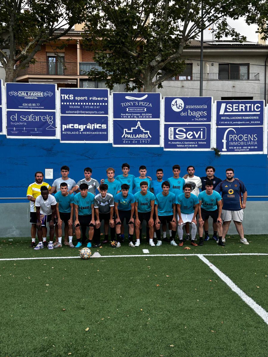 🔵 FILIAL 🔵
Ahir vam donar el tret de sortida als entrenaments del Filial ⚽️ 
Comença una temporada prometedora! Molta sort nois! 💪🏼
#somescapulats #filial