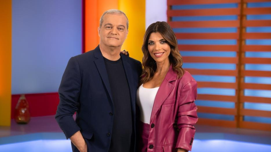 Dos30TV's tweet photo. ❤️ @EncompaniaCMM no falla ni en verano y se hace ayer con el 10.1% de share, 38.000 espectadores de media y asciende a los 108.000 espectadores únicos

❤️ El programa logra plusvalías del +48.5% y supera el 35% de fidelidad

#QueVivaLaTele #Audiencias https://t.co/xTlSte09hx