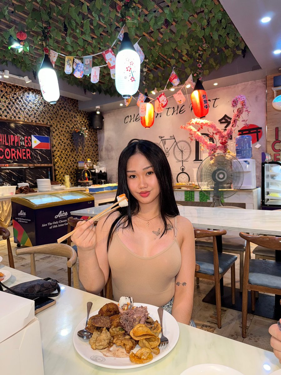wtfkimbrley's tweet photo. i like it RAW, next question 🍣 (๑ᵔ⤙ᵔ๑ 🥢)

#pinayflix #pinaygirls https://t.co/7BwoPg3ih5