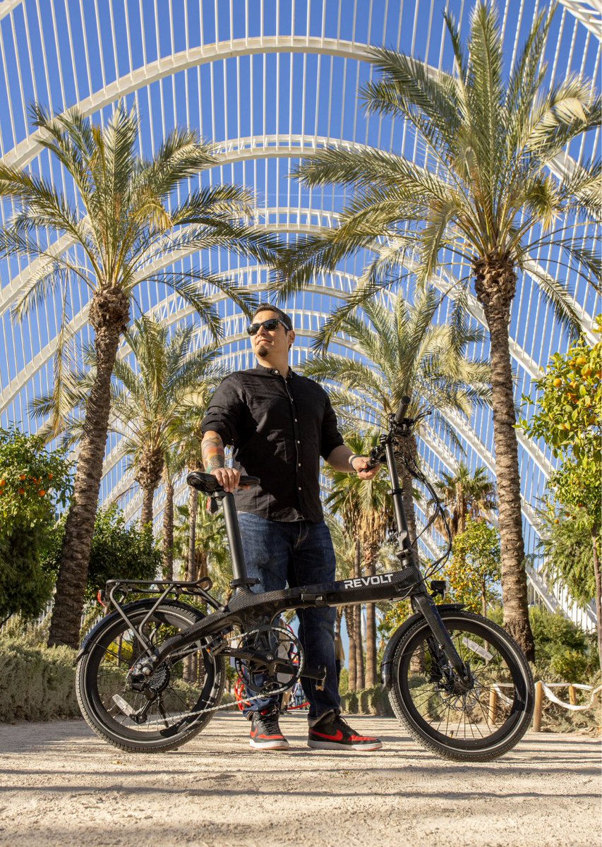 RevoltBikesNL's tweet photo. The Revolt Carbon Fiber Folding E-Bike – where lightweight design meets unstoppable performance. Ready to revolutionize your ride? 🚲💨 #RevoltBikes #CarbonFiber #FoldingEbikes #Ebikes #JoinTheRevolt https://t.co/Fxpcq6h62L https://t.co/tmBCjYKELF
