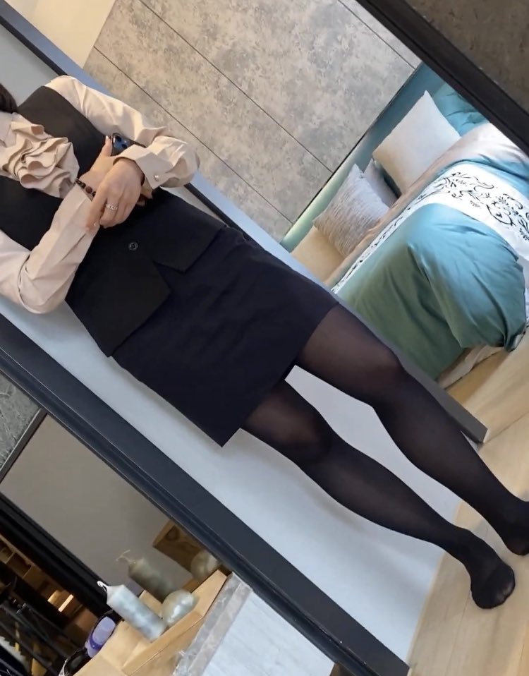 s1000915000's tweet photo. #footfetish #beauty #candid #legs #stocking #highheel #pantyhose #asianfeet #足控福利 #足裏 #美腳 #盜撮 #街拍美腿 https://t.co/wC0EHzrEG0