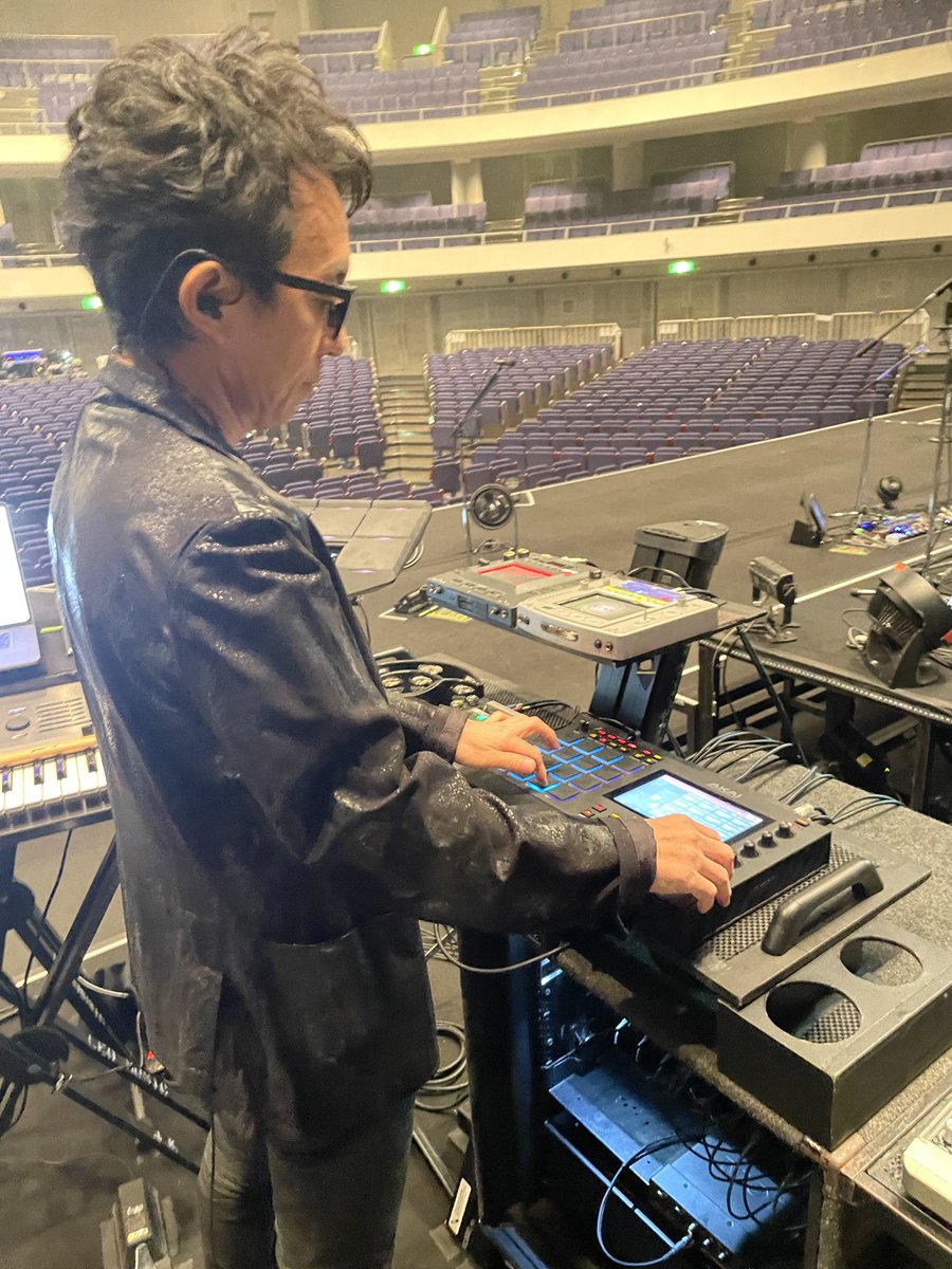 AKAI_JP's tweet image. 布袋寅泰 GUITARHYTHM Ⅷ TOURにて🔥
プログラマー岸利至さんのセットにMPC LIVE2‼️
@tko1017 

#AKAI #MPC #MPCLIVE2