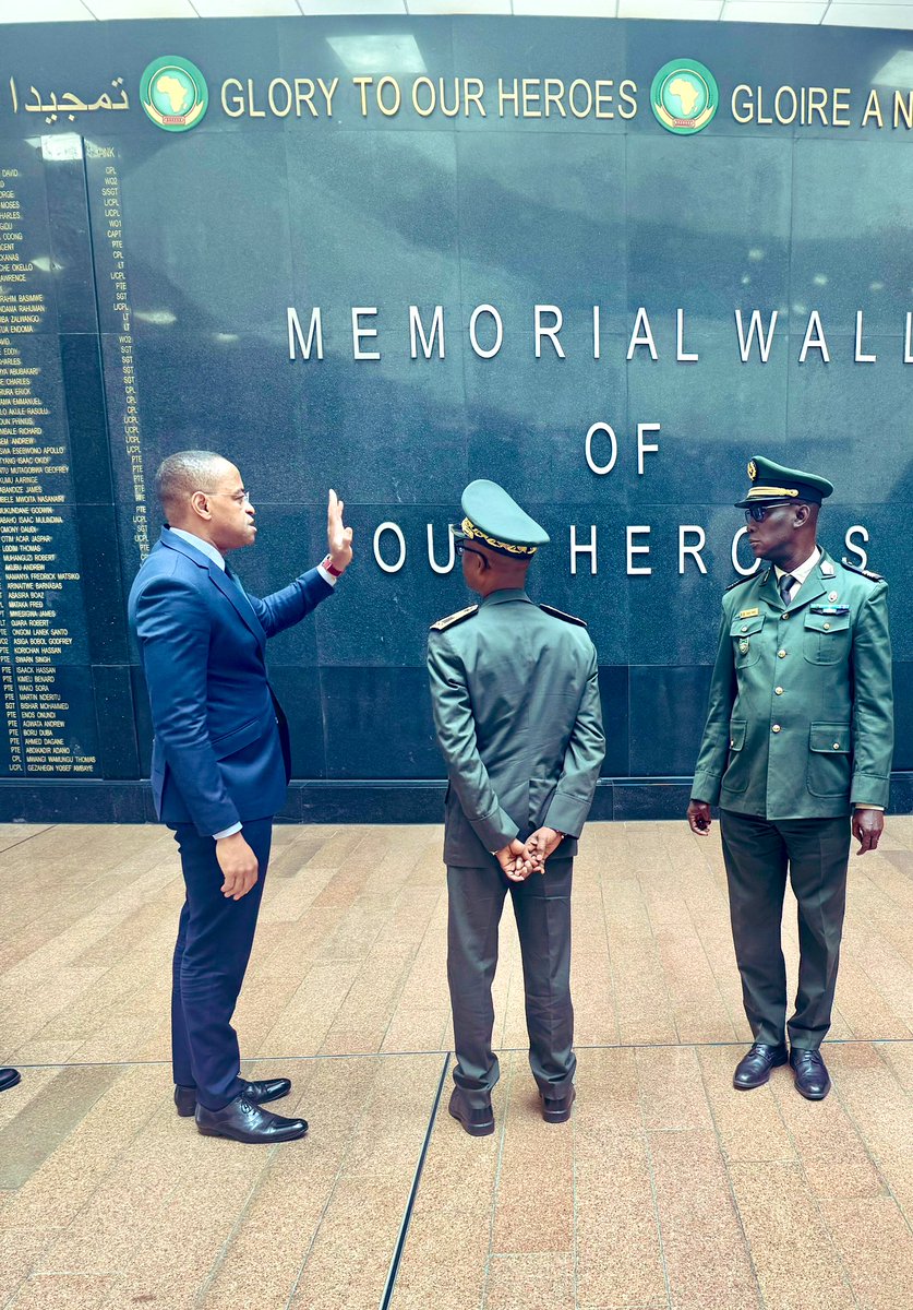 A delegation from #Senegal’s Defense &amp; Security Forces, led by Gen. Ousmane Aly Kane, Arms &amp; Operations Inspector, visited the #AU #PSOD. The delegation was received by Gen. Cheick Dembélé, Head, PSOD, who commended Senegal’s steadfast commitment to peace &amp; security in Africa.1/2