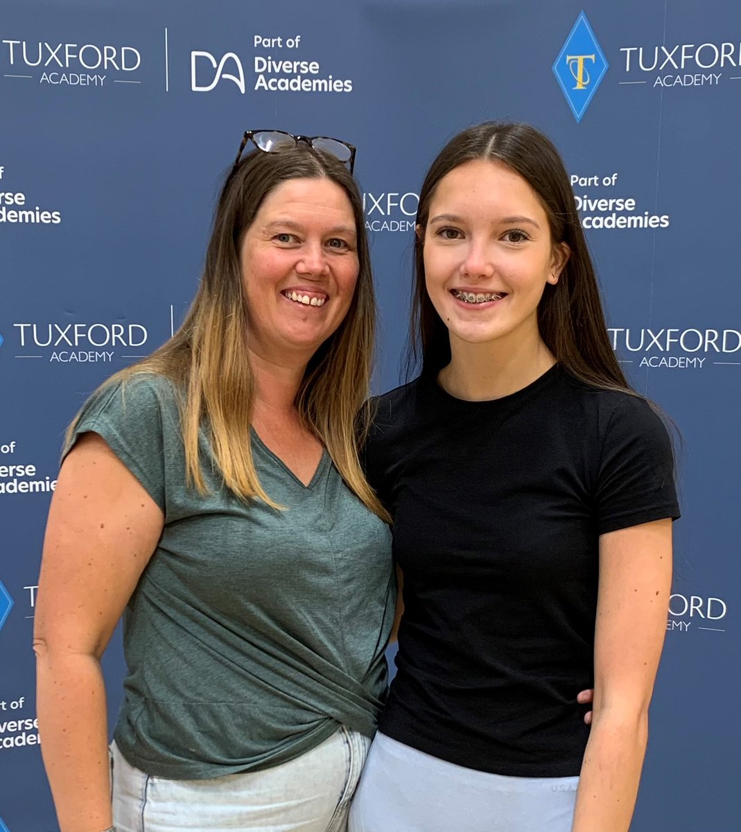 🎉 Huge congratulations to Laila 🎉
Celebrating fantastic GCSE results: six grade 9s, two grade 8s, a grade 7 and a grade 6 🏆

“My hard work has paid off!”

Excellence clearly runs in the family as her mum is head of science at Tuxford Academy 👏

#gcseresultsday2025