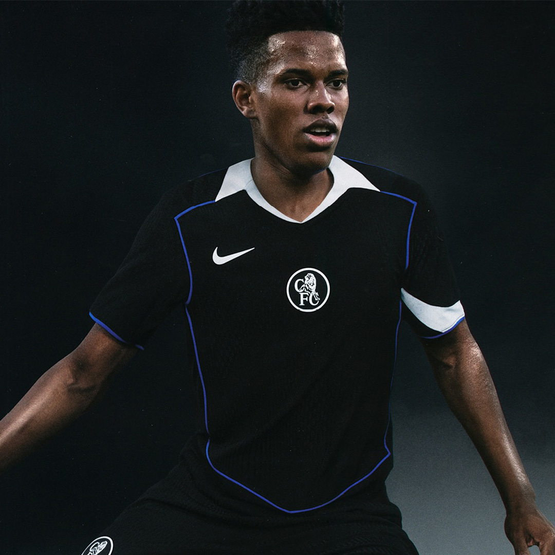 CLASSIC CREST AND ICONIC T90 SILHOUETTE🛡️⭐
-
Nike release the Chelsea 2025/26 third kit; what do you think?
-
#nikefootball #ChelseaFC