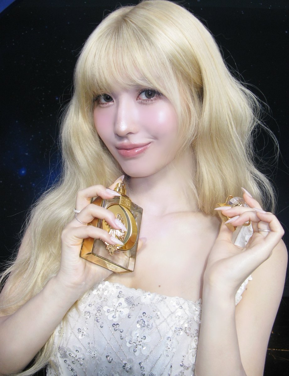 BLONDE MOMO FOR AMAFFI OH MY GOD