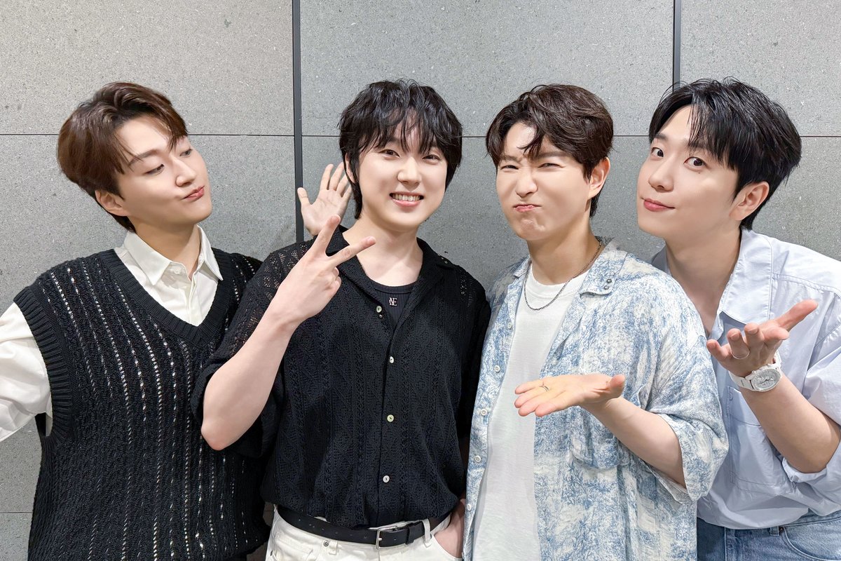 [⏰]

잠시 후 22:00
MBC FM4U 김이나의 별이 빛나는 밤에
포레스텔라가 출연합니다!

별이 빛나는 두 번째 밤
포레스텔라와 오늘도 함께해요🥰

#포레스텔라 #Forestella
