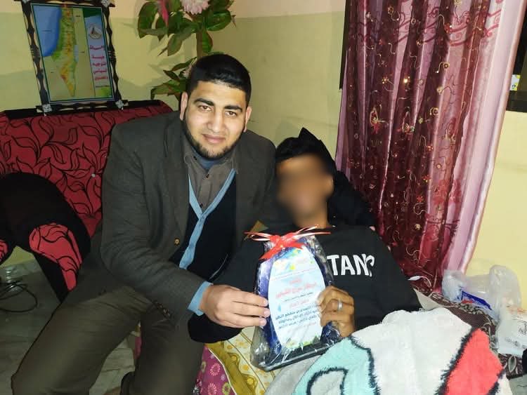 TSugarBee's tweet photo. People of every faith should do this and not be ashamed or afraid of the consequences!

Israel wants the world to believe (without evidence of course) this man is responsible for a crime we all know who committed. Jehad Alnajjar was a hero who dedicated his life to showing the children of Gaza that despite the silence of the world, there are people out there who love them! 

He provided food to needy families, toys, and joyful activities for the children. During Ramadan, I know for a fact he worked into the early hours of the night. 

Israel loves to tell the world that the people they target are living in luxury while others are starving. Jehad was living in a tent, malnourished, and had lost 45 pounds before Israel killed him! 

I know Jehad didn’t do all this for recognition, but this is who is was and he deserves to be remembered that way!