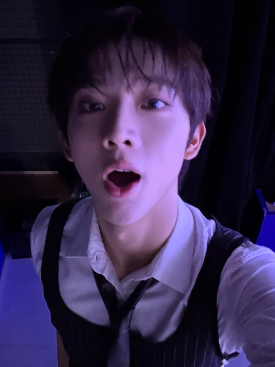 반전 승언👔😉🙋‍♂️

#EVNNE #이븐
#유승언 #YOOSEUNGEON
