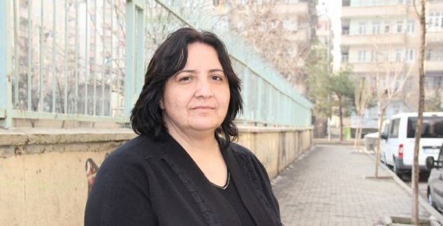 Eski dönem Kesk MYK üyesi ve Eğitim Sen Amed Şube Başkanı Dilek ADSAN arkadaşımızın aramızdan ayrılışının 7. yılında onu saygı ve özlemle anıyoruz. 

Em ê te ji bîr nekin.