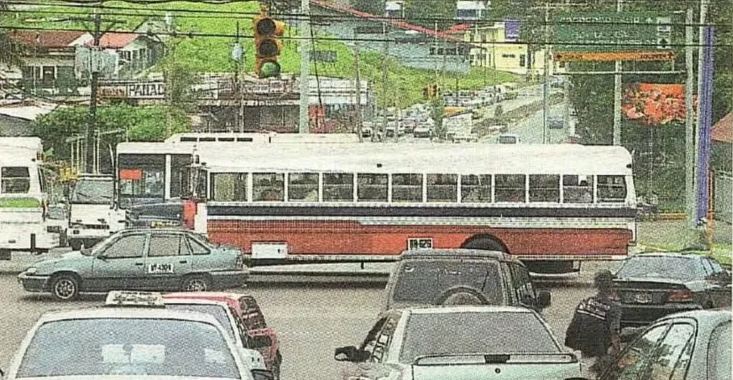¿Reconoces la intersección que aparece en esta foto noventera?
