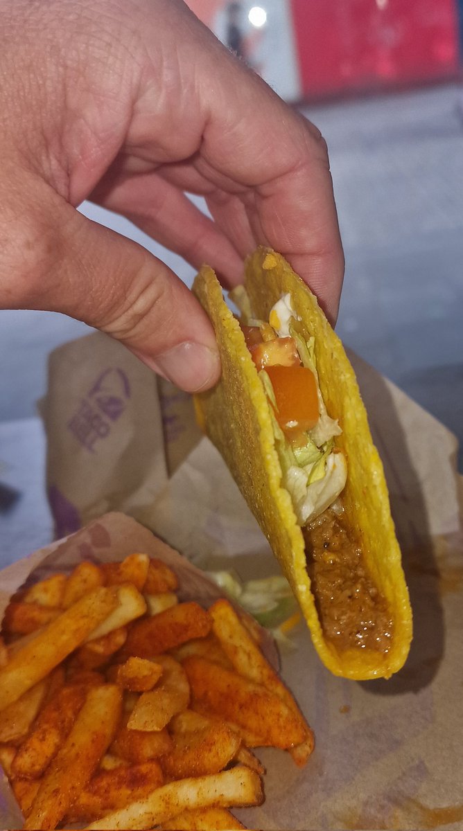 I didn't think food could ever ruin my day, but then <a href="/tacobelluki/">Taco Bell UK&I</a> hands me this monstrosity 😂