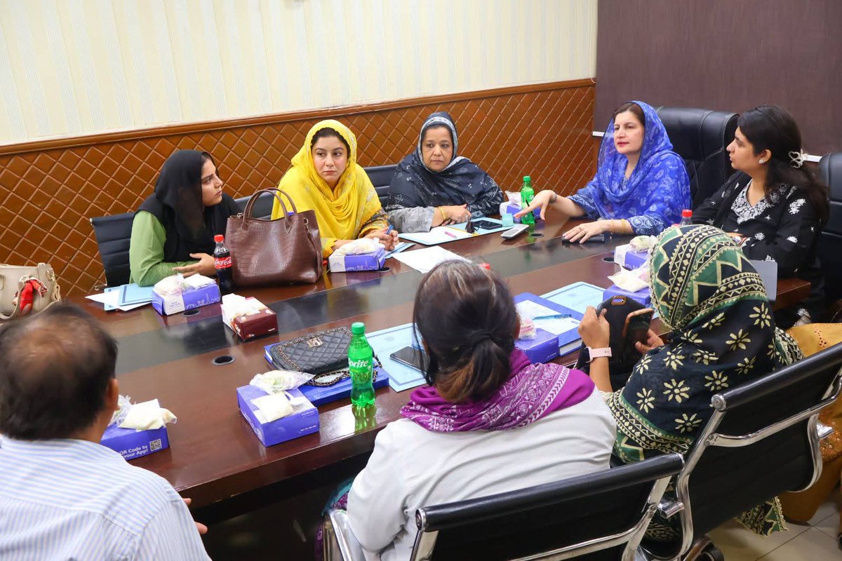 DhoIslamabad's tweet photo. Review meeting on the Hypertension Control Initiative was held at the Islamabad, chaired by the DHO.
GHSI reps & med officers discussed progress, challenges, LHW engagement, and strategies to ensure uninterrupted medicine supply for better patient outcomes.
#DHOIslamabad #GHSI https://t.co/KEgBqZUcvd