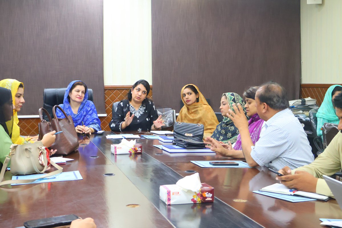 DhoIslamabad's tweet photo. Review meeting on the Hypertension Control Initiative was held at the Islamabad, chaired by the DHO.
GHSI reps & med officers discussed progress, challenges, LHW engagement, and strategies to ensure uninterrupted medicine supply for better patient outcomes.
#DHOIslamabad #GHSI https://t.co/KEgBqZUcvd