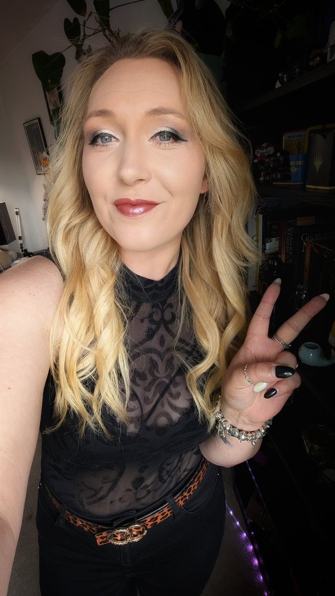 ITS SHOW TIME! 💖
Let's celebrate my 4 year Partner anniversary 💜💜

We are starting on 1 hour, you guys add to the timer for the 24 hour 💜💜
ALSO A NEW WHEEL SPINNER 👀

twitch.tv/bearboo