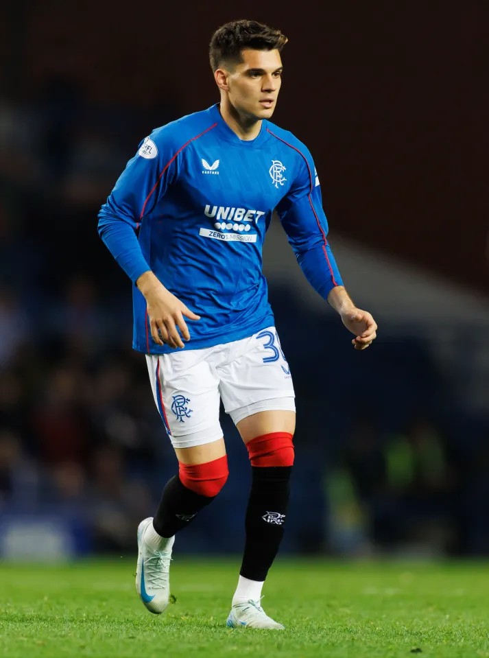 TransfersWl's tweet photo. Sources close to the player: Maccabi Tel Aviv are in talks with 🇷🇴 Ianis Hagi.
Maccabi offer is currently attracting him more than other proposals, but the player has not agreed terms yet. ⚽️🇮🇱🟡🔵

#MaccabiTelAviv #IanisHagi #TransferNews https://t.co/edMEQiyDHa