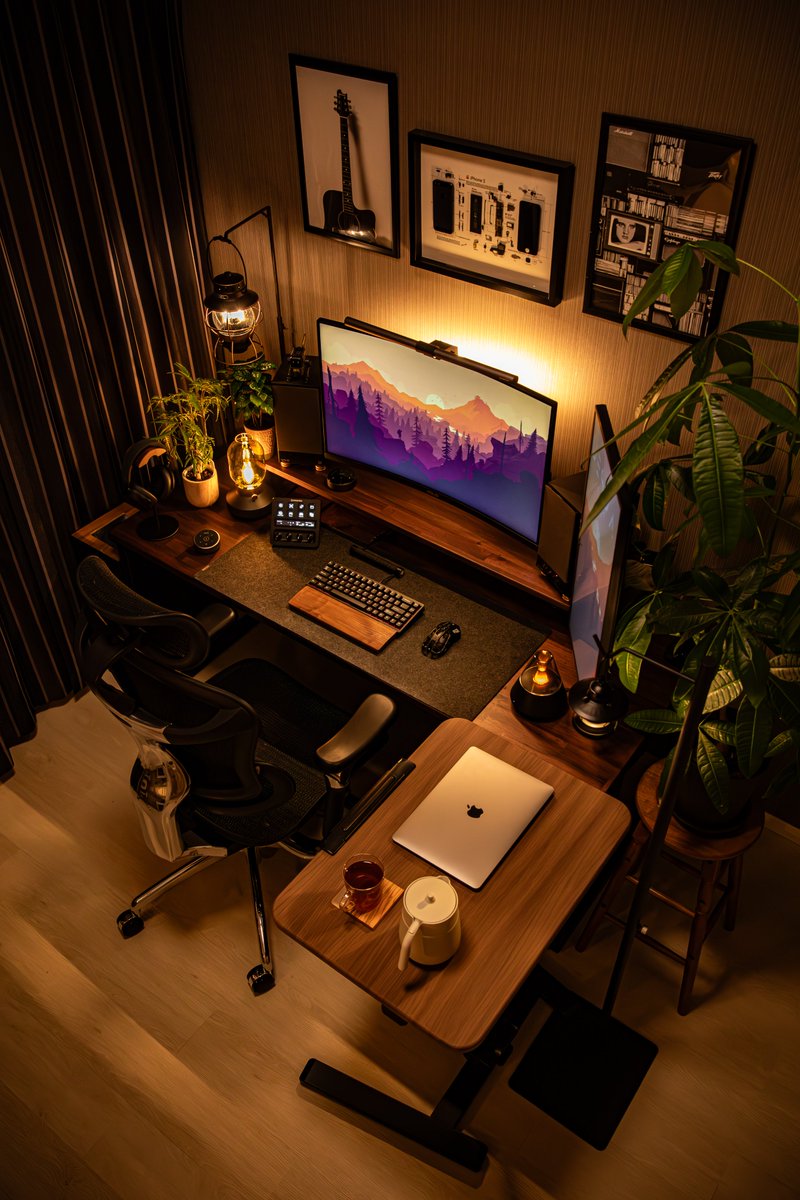 Cozy. . . 🪔
#desksetup