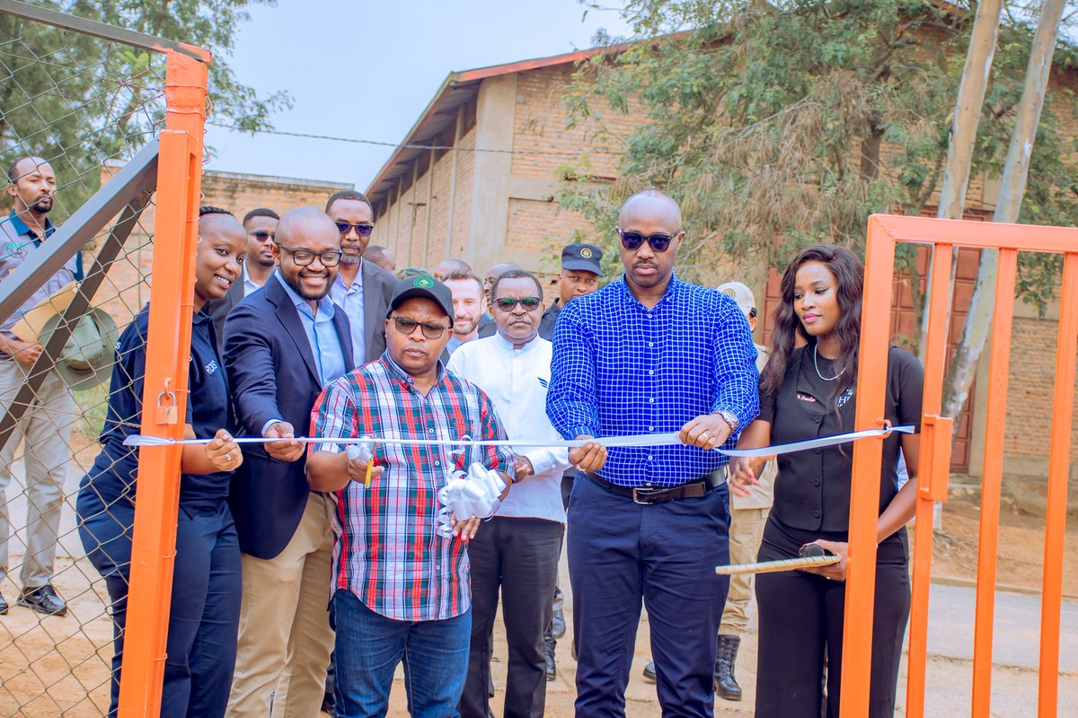 Ndagije__sam's tweet photo. 1/2
With visionary leadership, @RwandaEast’s @PudenceR officiated the launch of the 2nd state-of-the-art #MechanizationHub by @HeiferRwanda & @HelloTractor in @NyagatareDistr—unlocking smart farming solutions for smallholder farmers across Eastern Province.
@RwandaAgri✊🇷🇼 https://t.co/vMCoq7FTC1