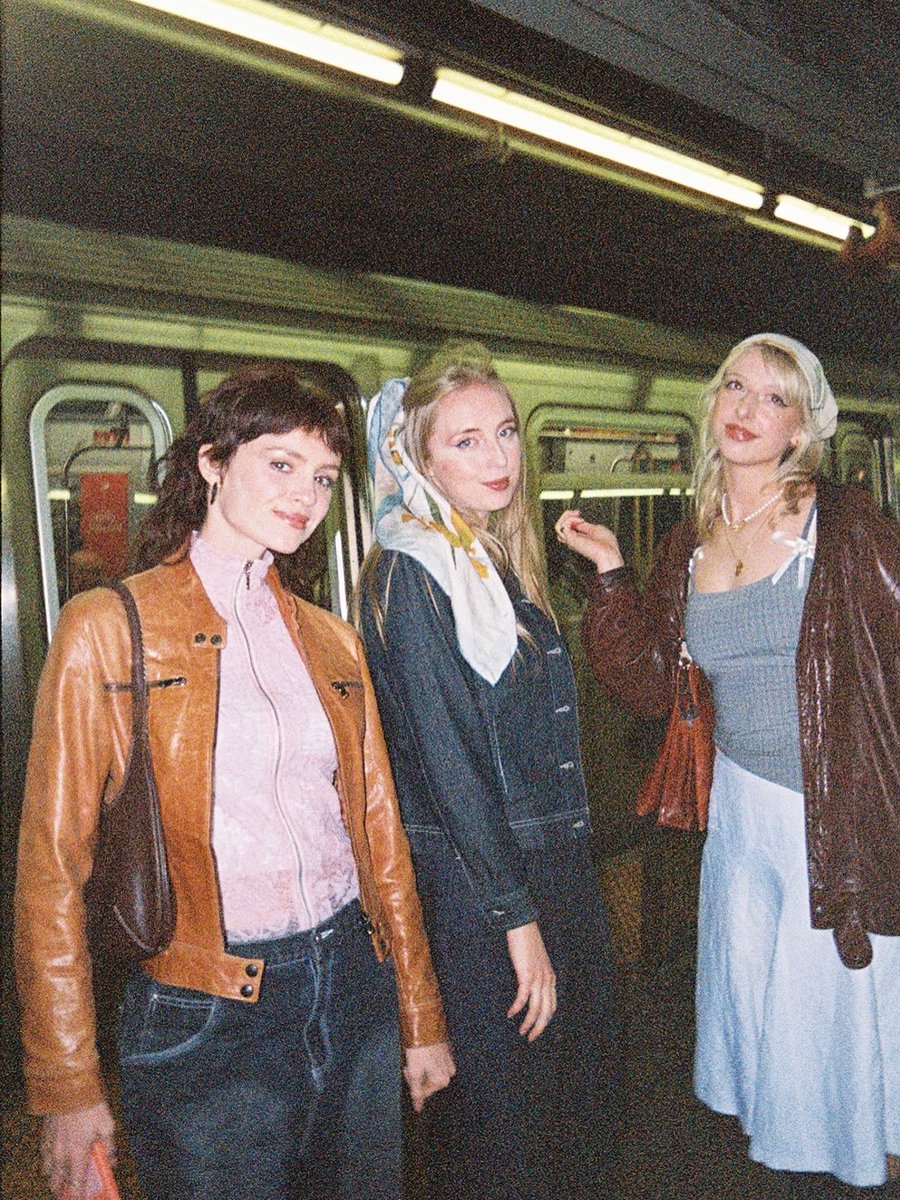 Blusher_mp3's tweet photo. New York you SOLD OUT both our shows ??!! 😭😭 thank you so much. you can still grab tix to the rest of the RACER tour 🫶 https://t.co/PLd216aSTJ https://t.co/h9Nvx7bgWf