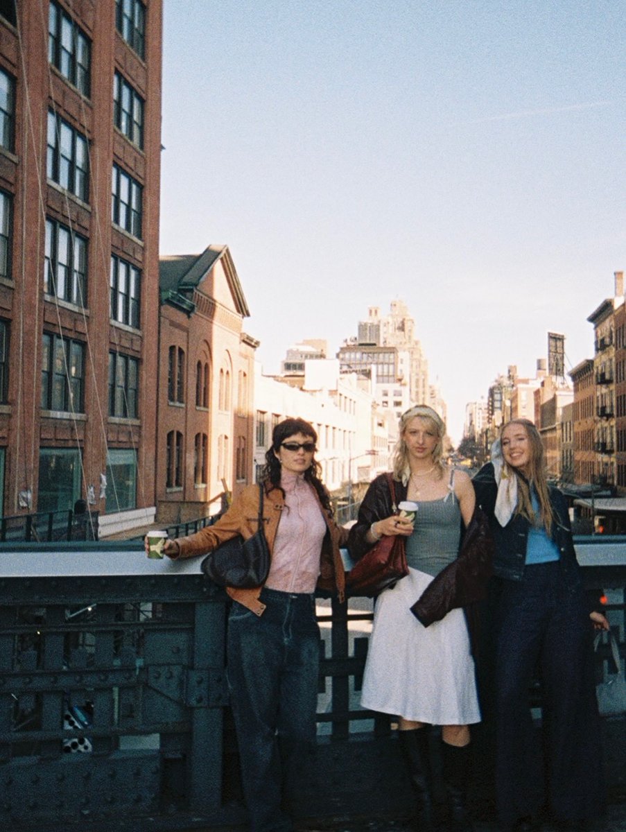 Blusher_mp3's tweet photo. New York you SOLD OUT both our shows ??!! 😭😭 thank you so much. you can still grab tix to the rest of the RACER tour 🫶 https://t.co/PLd216aSTJ https://t.co/h9Nvx7bgWf