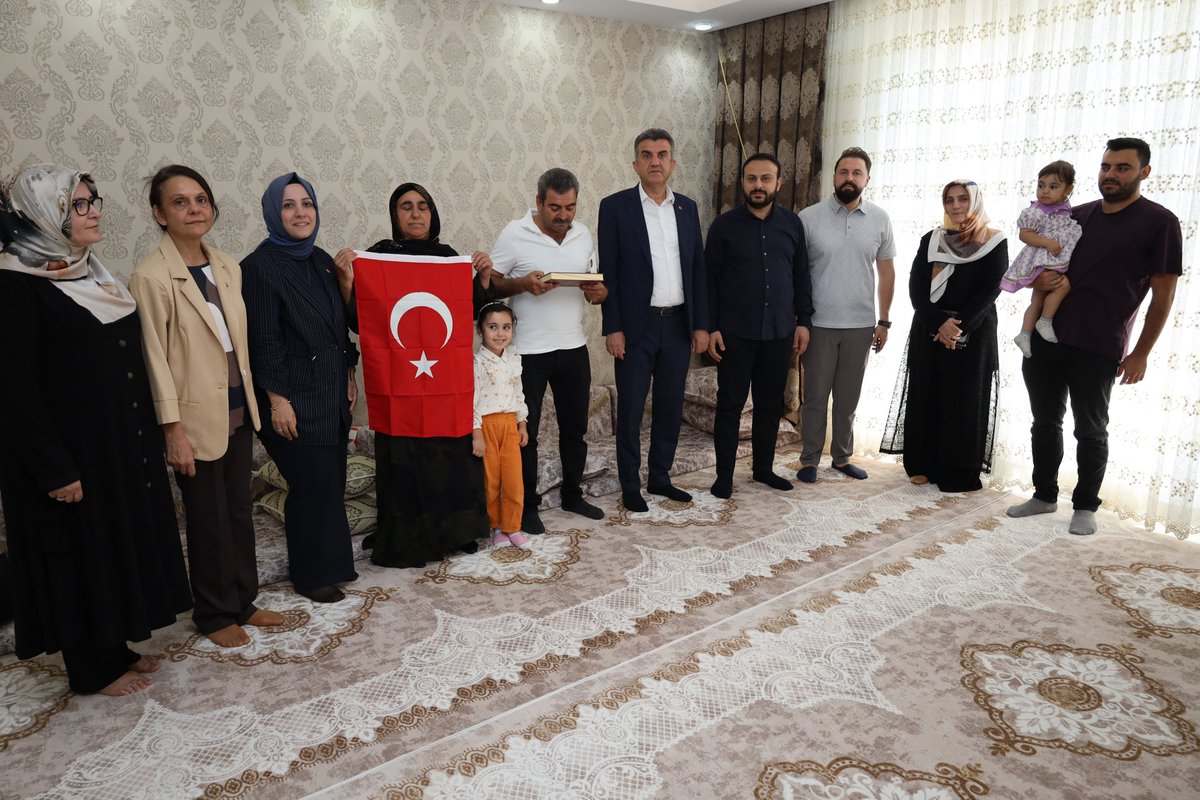 İl Kadın Kolları Başkanımız <a href="/ZehraAy0663/">Zehra Ay</a>, Haliliye İlçe Başkanımız <a href="/mbagmanci63/">MUSTAFA BAĞMANCI</a> ve yönetim kurulumuzla birlikte Sayın Cumhurbaşkanımızın “Terörsüz Türkiye” mesajını ve selamını iletmek üzere kahraman şehidimiz Piyade Er Hüseyin Koroç’un ailesini ziyaret ettik.

Aziz Şehitlerimize