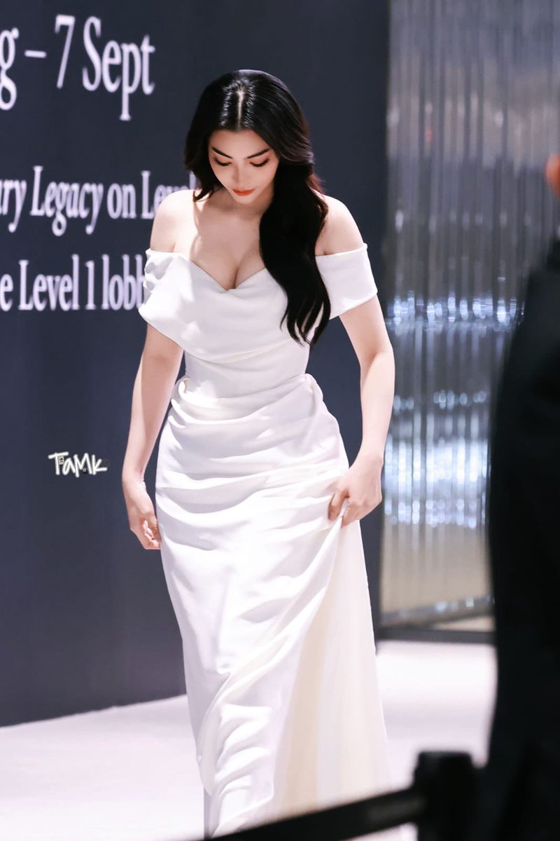apasraxmalisorn's tweet photo. CADA UMA MOSTRANDO O QUE A OUTRA ERA/É OBCECADA 

SHINE FOREVER FAYEYOKO
#FayeYokoXTiffanyAndCo https://t.co/TcYtLaCYBU