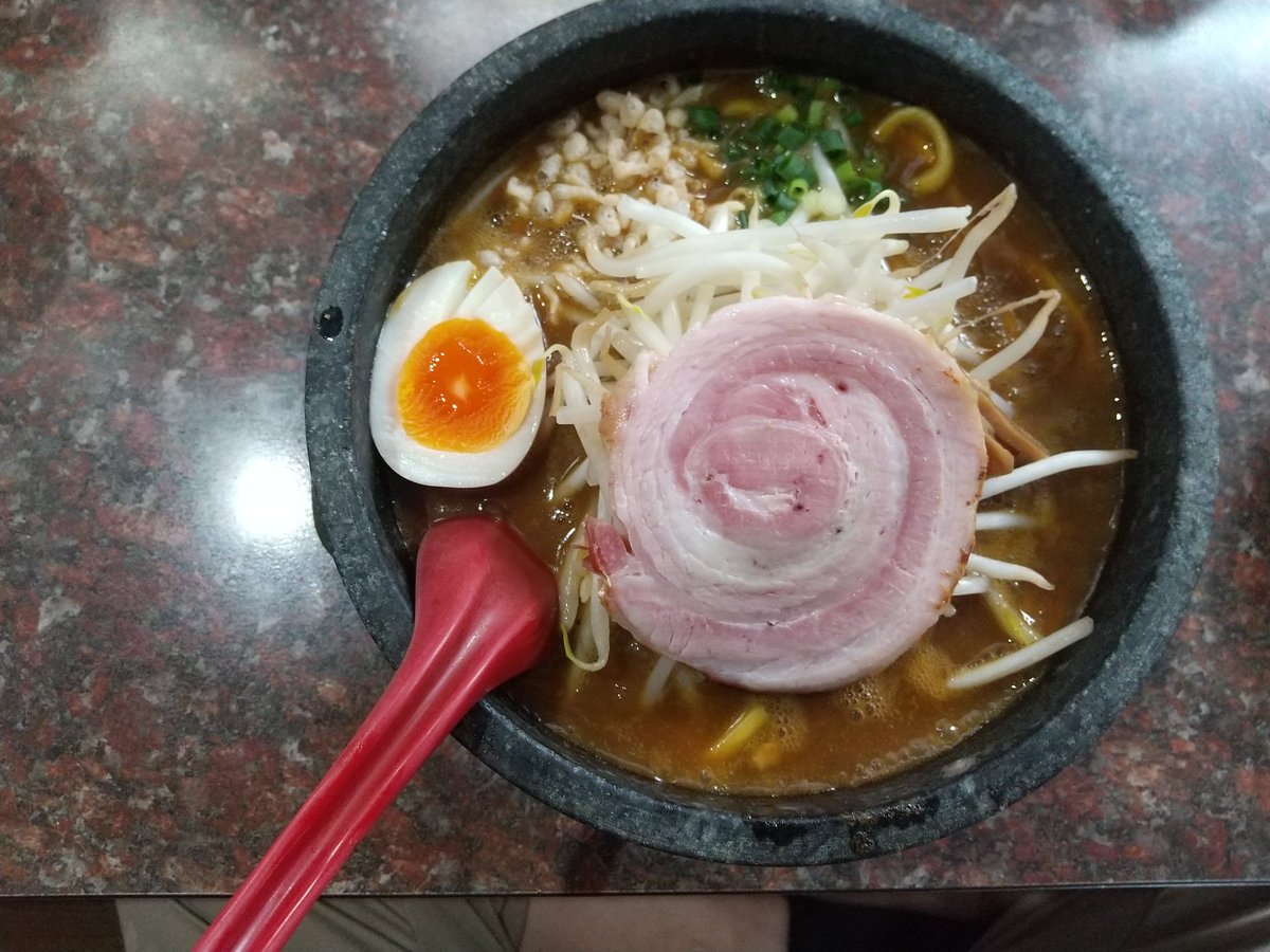 今日は仕事が半日仕事だったので、散髪しに、新発田市ヘ
そして久々のラーメン煌さんへ行って来ました❗今日はカレーラーメンを食べてきました❗️