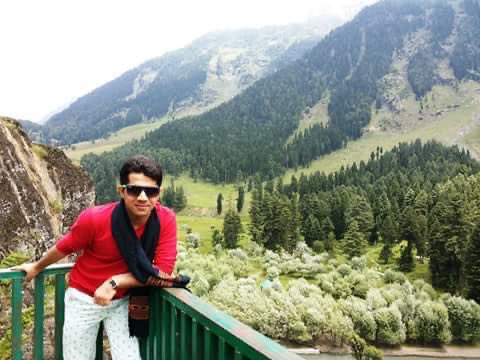 QT with a photo from 10 years ago. 

📍 Enroute Betaab Valley, Kashmir - June 2015