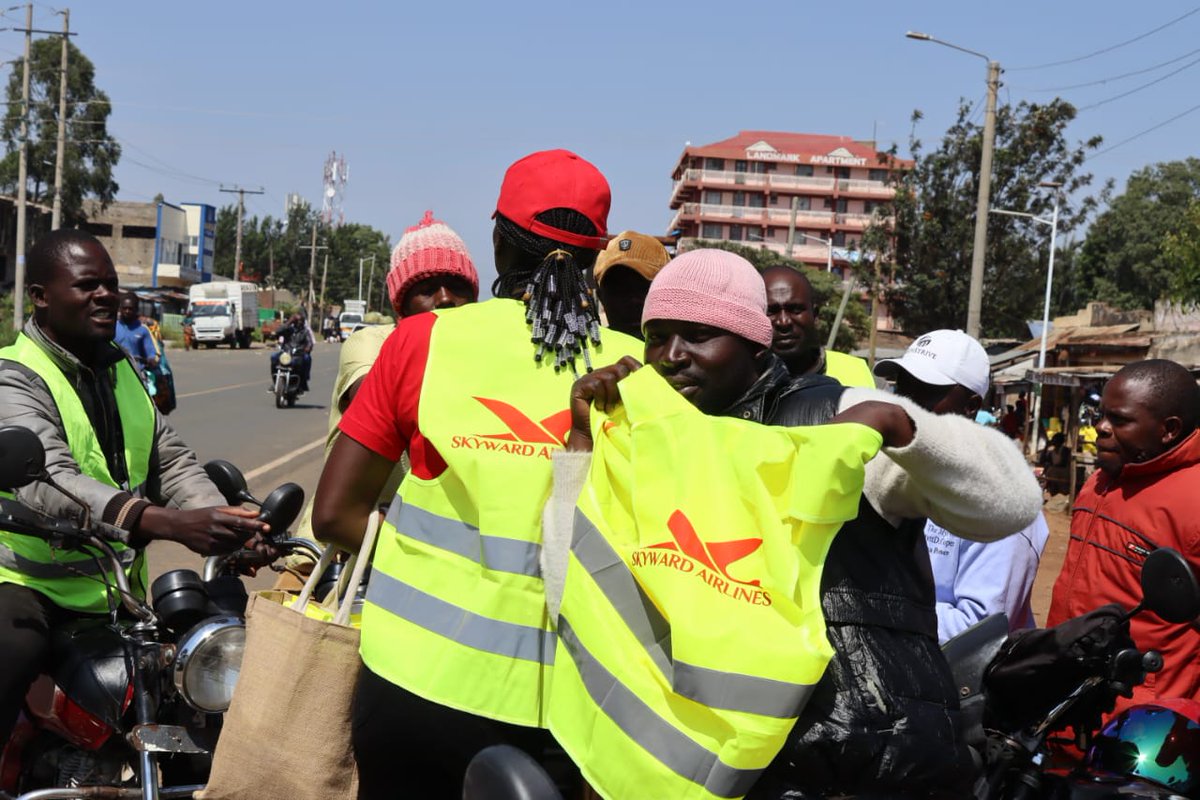 SkywardAirline's tweet photo. Brighter journeys start with safer roads! In Migori and its environs,we replaced worn-out reflectors to keep the community safe.
#skywardAirlinescares #Roadsafety #communityimpact #migori #flyskwardairlines #Flyeasy https://t.co/nqDaX7egMS