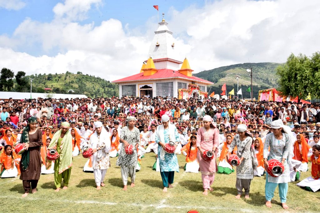 dioudhampur's tweet photo. #HistoricSankriDevtaMela
Mesmerizing cultural performances captivated the audience on #Day_03 of Annual Historic Sankri Devta Mela at village Meer, Panchari. The vibrant melodies & cultural rhythms created an unforgettable experience for all.
@diprjk
@rai_saloni
@NitishRajora_ https://t.co/wfqAkUYlML