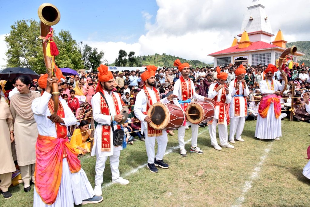 dioudhampur's tweet photo. #HistoricSankriDevtaMela
Mesmerizing cultural performances captivated the audience on #Day_03 of Annual Historic Sankri Devta Mela at village Meer, Panchari. The vibrant melodies & cultural rhythms created an unforgettable experience for all.
@diprjk
@rai_saloni
@NitishRajora_ https://t.co/wfqAkUYlML