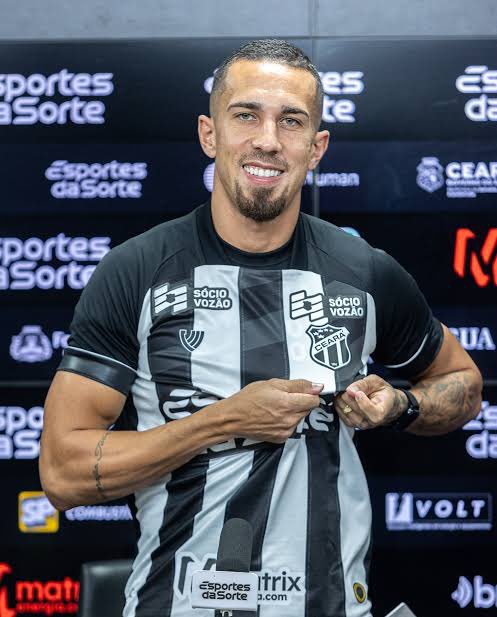 LipeGates tweet media