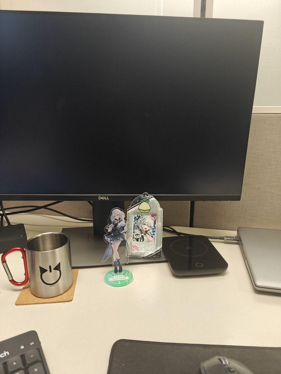 #MyBooquets
People have a picture of their wife at their desk. I have a picture and an acrylic standee of my Fiancée.
애기야 here to motivate me at work 💪. Alias 아주 사랑해💚.