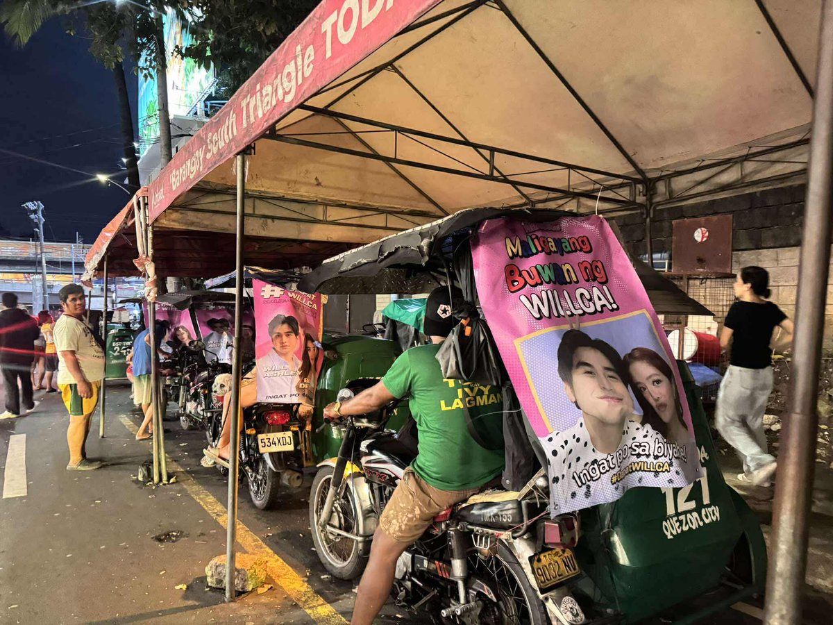 willcatchers4wc's tweet photo. we gave more trike drivers a Buwan ng WillCa tarp together with a box of @greenwichpizza! 

this project is more than just spreading the WillCa to the masses, but also about giving back to the community that we all come across with daily.

thank you for collaborating with us in this project, @wcatchersintl!

WILLCAtch THE BIGSCREEN