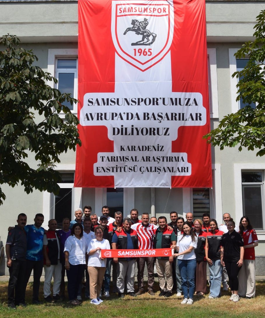 Karadeniz Tarımsal Araştırma Enstitüsü Çalışanları olarak UEFA Avrupa Ligi play-off turu maçında Yunanistan temsilcisi Panathinakios ile mücadele edecek olan şehrimizin takımı Samsunspor'un, Türk futbolunu en güzel şekilde temsil edeceğine inanıyor ve başarılar diliyoruz.  
🇹🇷