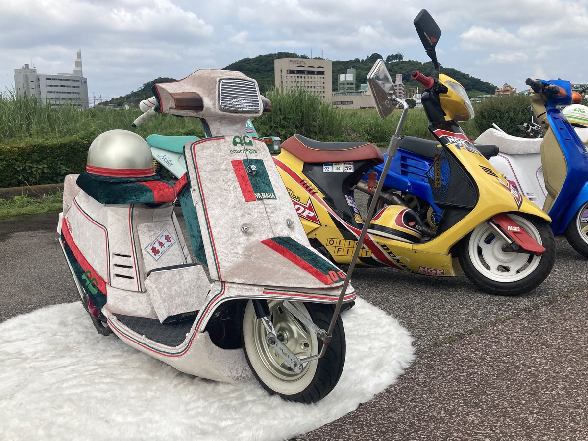 HILUX_55's tweet photo. やるならしっかりやるんだぞ！！！！

#バイクの日乗り遅れ
#車高短はノーサスからが勝負って明治時代から決まってるみたい
#チンチラは世界を救う
#タイラップじゃないともうどうにもとまらない https://t.co/MH2ntjNGWn