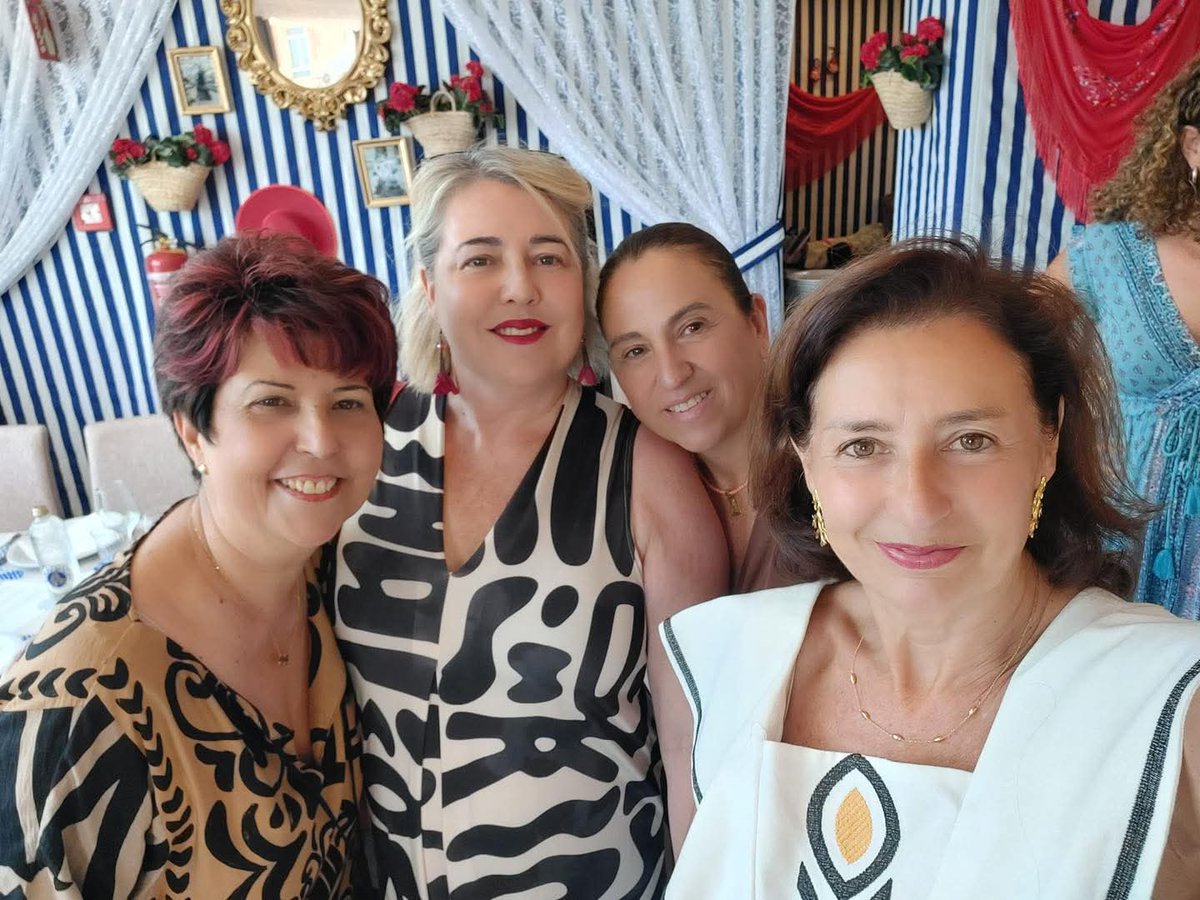 PsoeCjardin's tweet photo. 📌 La concejala socialista @RosadelMar1 ha asistido hoy a la VIII Verbena Solidaria ¡Vente a bailar! a beneficio de Autismo Málaga, que se ha celebrado en el marco de la #FeriaMLG.

Gracias por la labor tan bonita que realizáis durante todo el año en nuestra ciudad. https://t.co/Z661SEwJoB