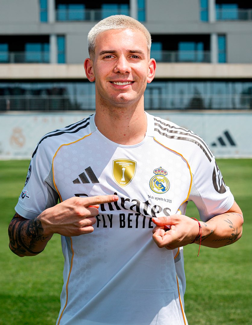 DanikRM_'s tweet photo. Hoja de ruta que van a tomar con Franco:

Humilde                               Chulo
Jugador de época             Sobrevalorado 
Buen chico                          Provocador
Jugón                                     Cerdo
Ejemplar                               Mal ejemplo https://t.co/g8WaglKVBe