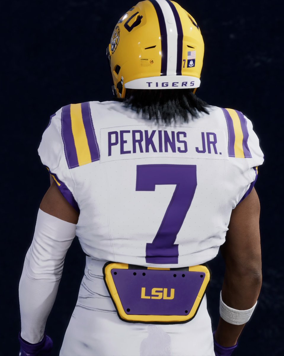 gamingtailgate's tweet image. A look at some of the team branded backplates added to College Football 26 as part of Title Update 1.008. #CFB26