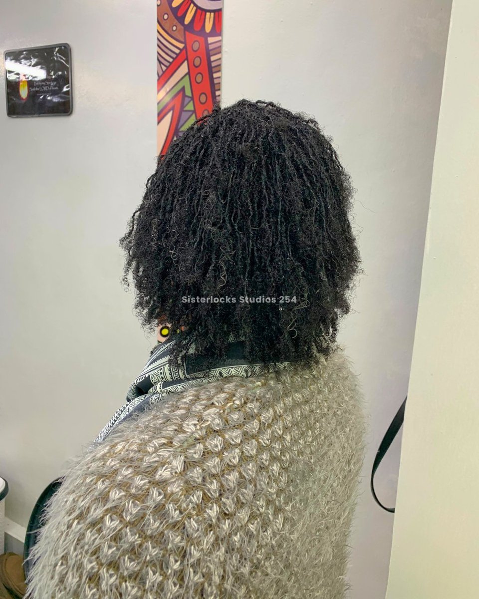 Sisterlocks_254's tweet image. Your Sisterlocks journey starts with the right knowledge. 
Not sure where to begin? Share your questions in the comments or send us a DM; we’re here to support you!

#sisterlockscare #retightening #naturalhair #sisterlocks #microlocks #sisterlocksjourney #hairgrowth #haircare