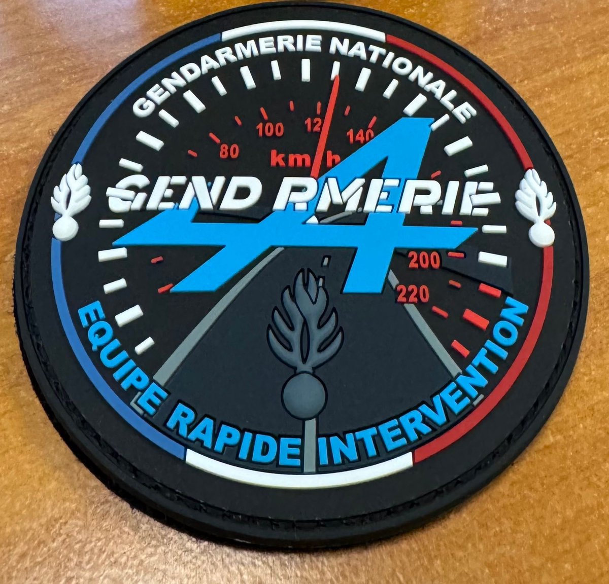 Robert (@la_pollice) on Twitter photo Sachez que l’écusson de l’équipe rapide d’intervention de la Gendarmerie est de retour sur le site de l’association du <a href="/CIRREIMS/">LES COMPAGNONS DU CIR DE REIMS</a> ! Il est disponible pour la modique somme de 6 € ! Dépêchez-vous : il n’y en aura pas pour tout le monde !! helloasso.com/associations/l… Sachez que l’écusson de l’équipe rapide d’intervention de la Gendarmerie est de retour sur le site de l’association du <a href="/CIRREIMS/">LES COMPAGNONS DU CIR DE REIMS</a> ! Il est disponible pour la modique somme de 6 € ! Dépêchez-vous : il n’y en aura pas pour tout le monde !! helloasso.com/associations/l…